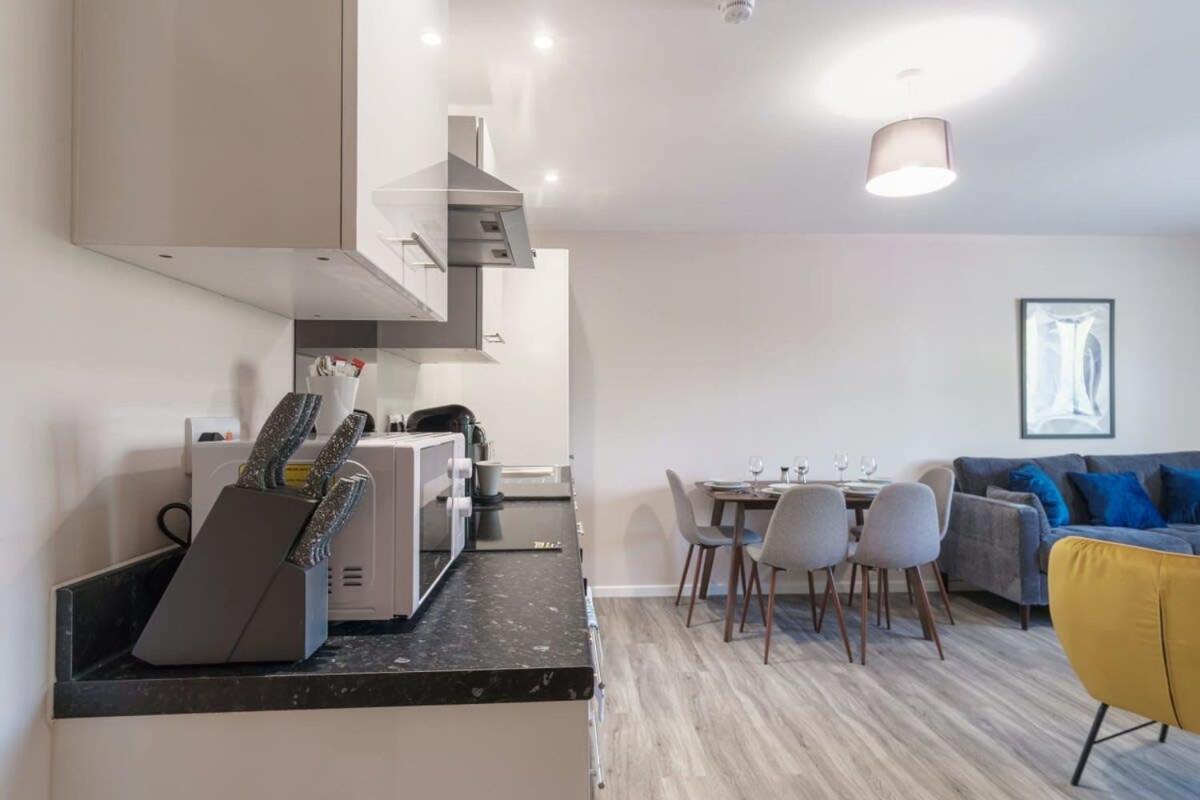 Spacious & Bright 2 Bed Apartment Manchester