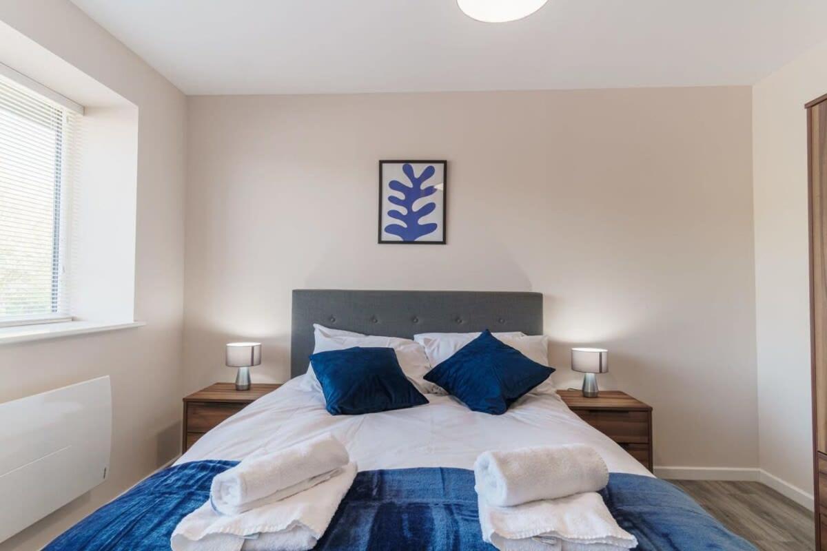 Spacious & Bright 2 Bed *