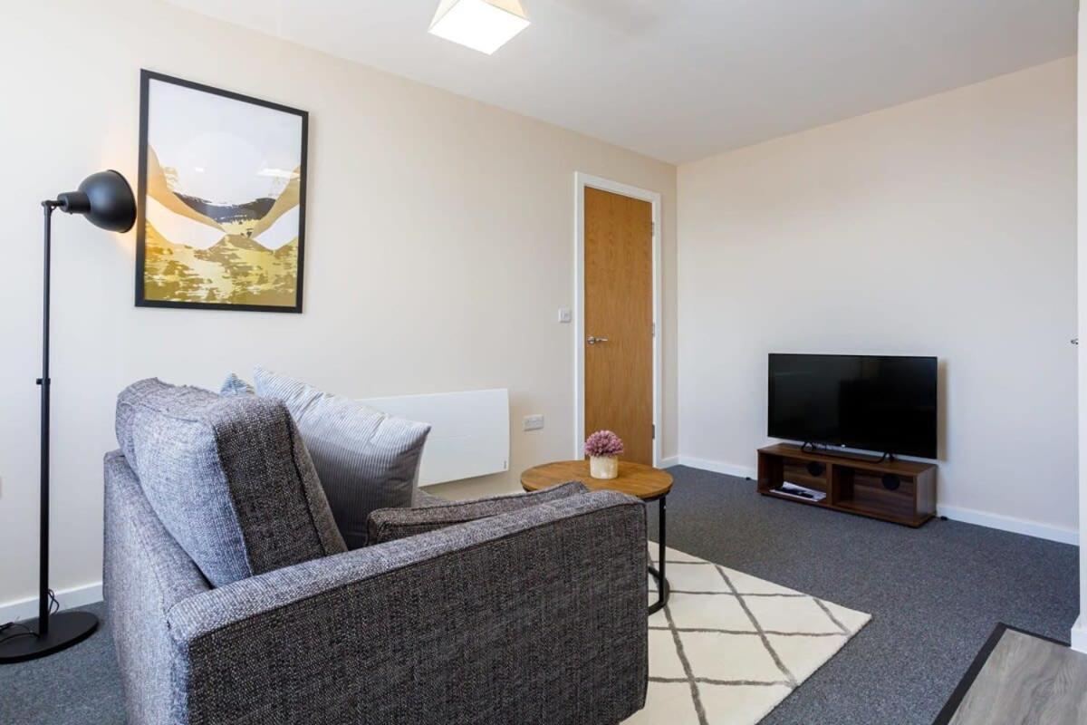 Lovely Modern 1 Bedroom Apartment