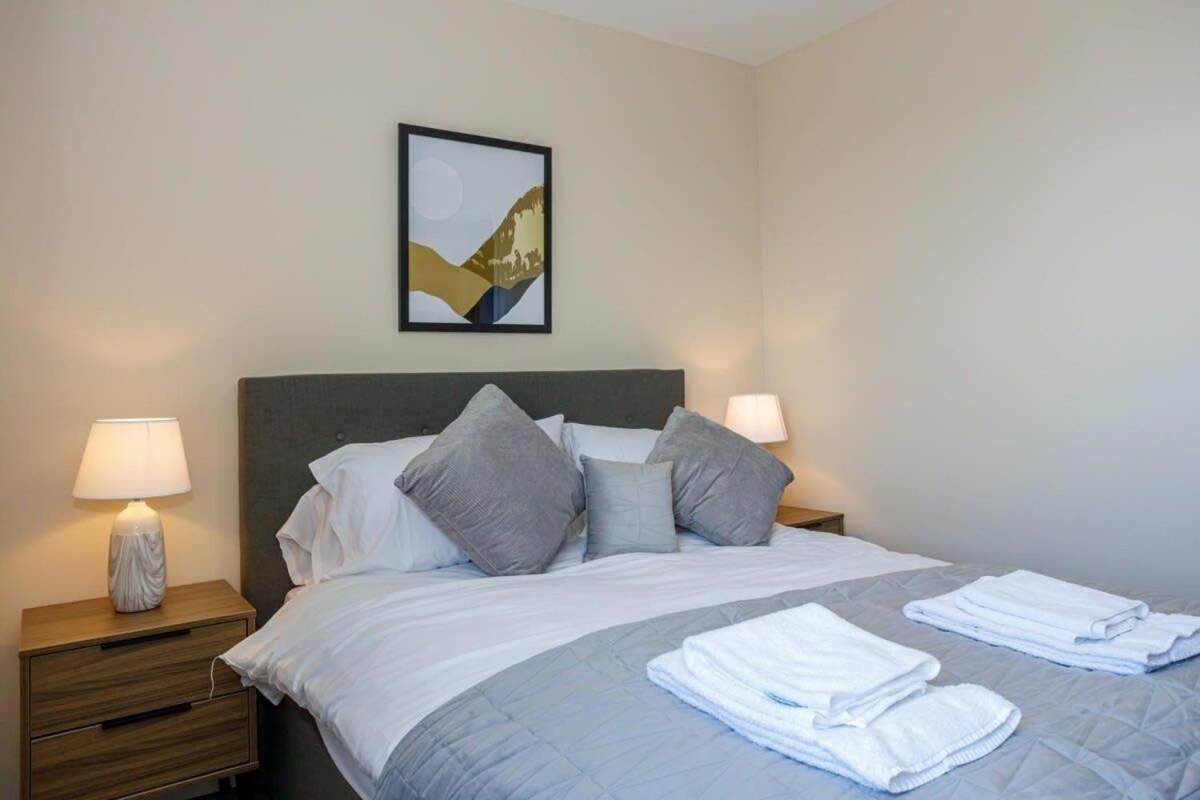 Lovely Modern 1 Bedroom Apartment