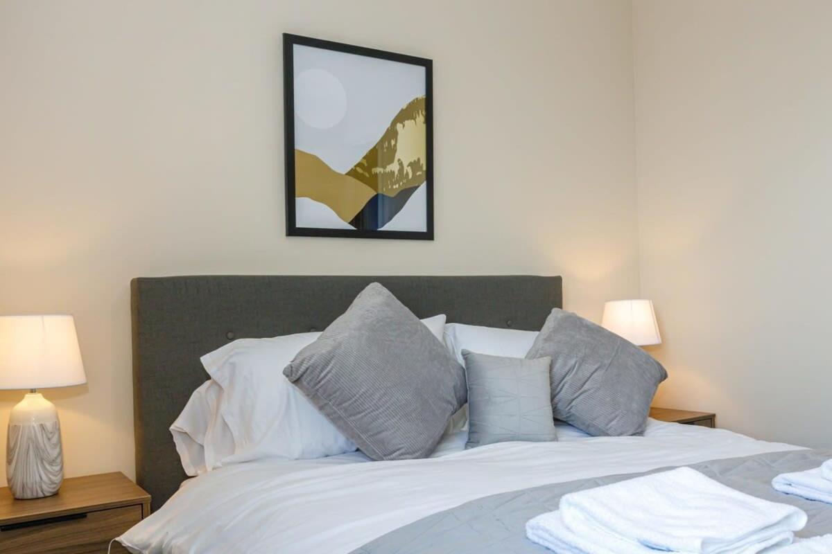 Apartment Lovely Modern 1 Bedroom *