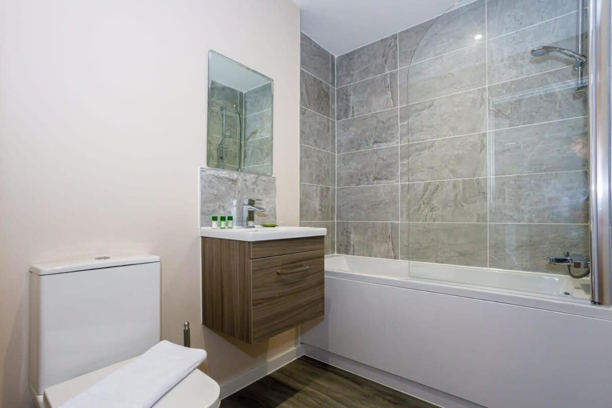 Lovely Modern 1 Bedroom