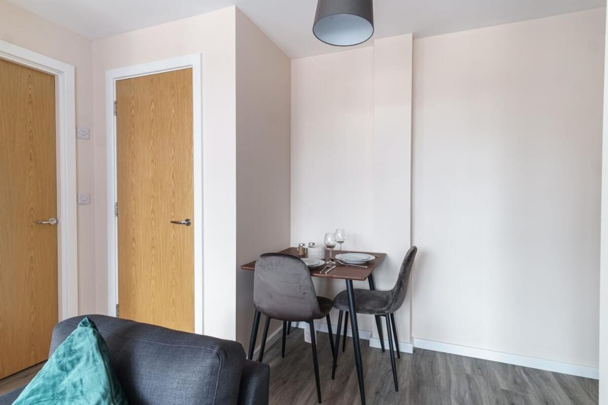 Bright & Modern 1 Bed In