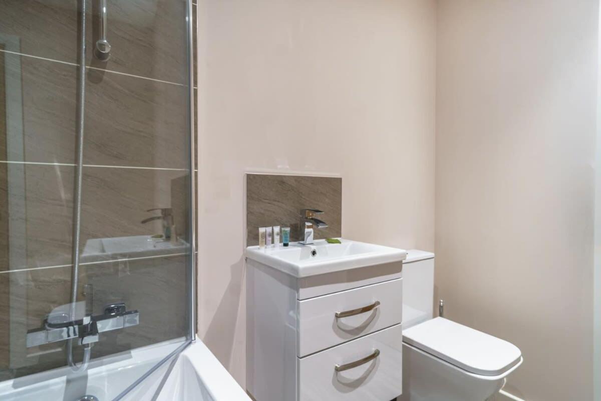 Bright & Modern 1 Bed In