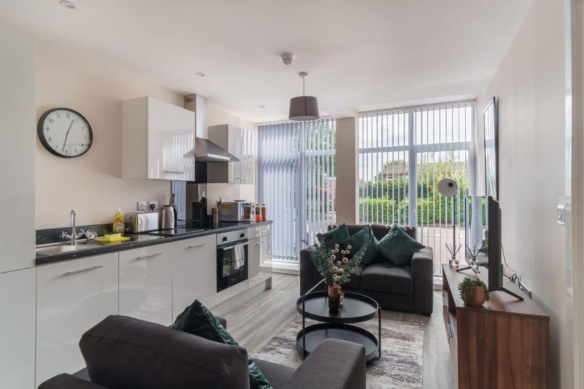 Bright & Modern 1 Bed In Apartment