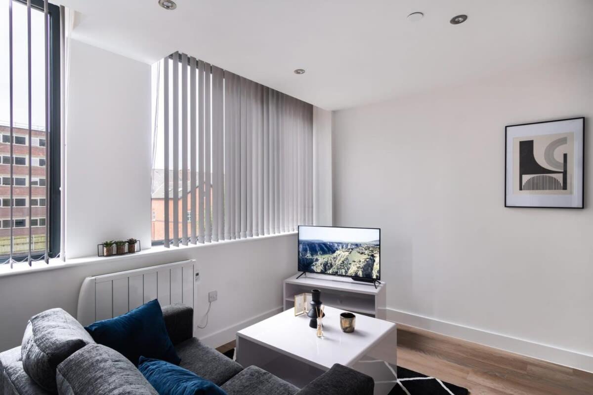 Zeni, Alexandra Rise Smart Apartment