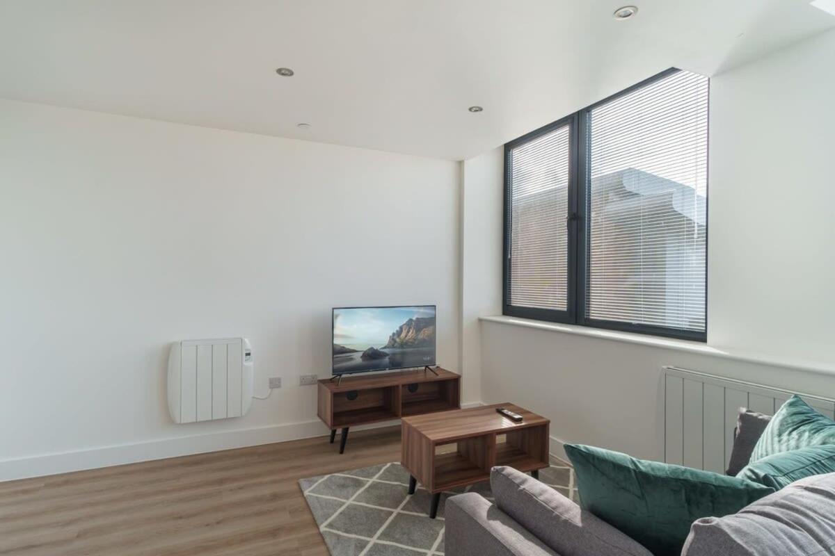 Zeni, Alexandra Rise Cool 1br Flat * Manchester