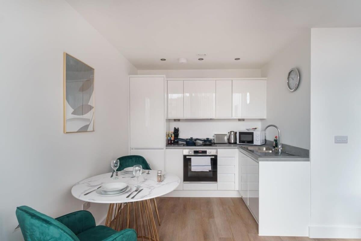 Zeni, Alexandra Rise Sleek * Manchester