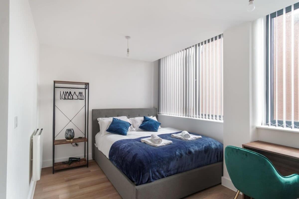 Zeni, Alexandra Rise Sleek
