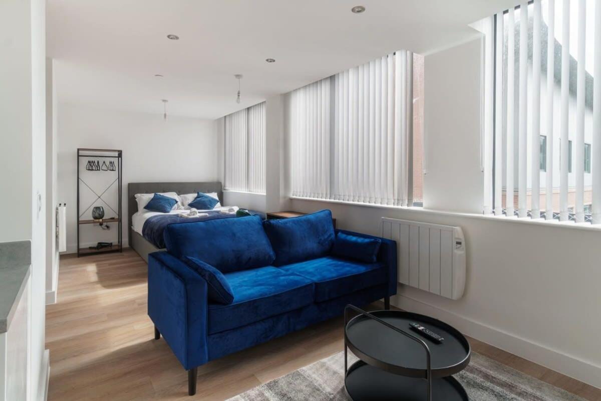 Zeni, Alexandra Rise Sleek * Manchester