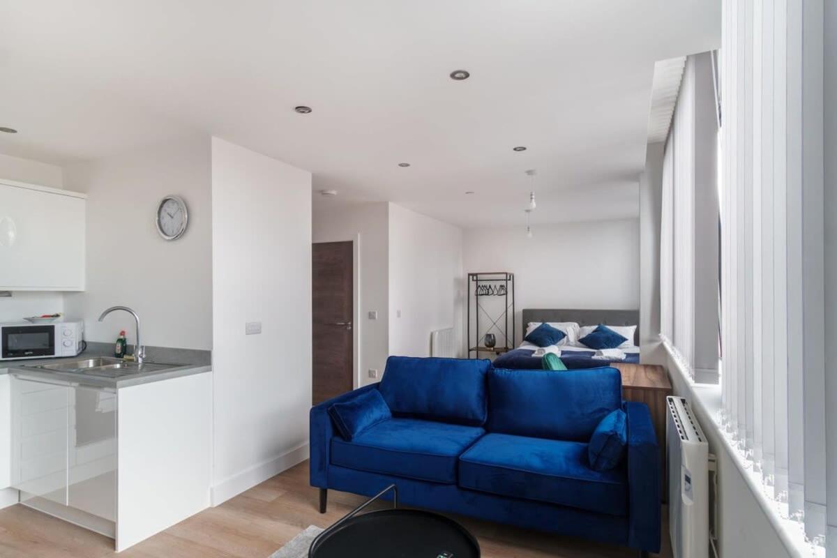 Zeni, Alexandra Rise Sleek * Manchester