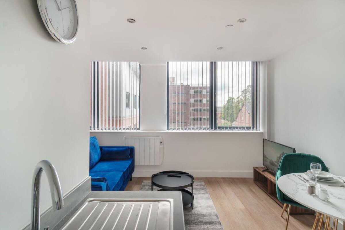 Zeni, Alexandra Rise Sleek * Manchester
