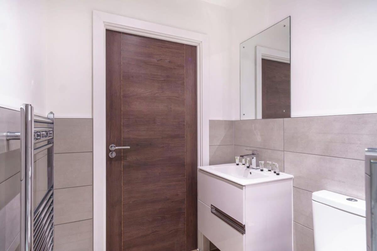 Zeni, Alexandra Rise Sleek * Manchester