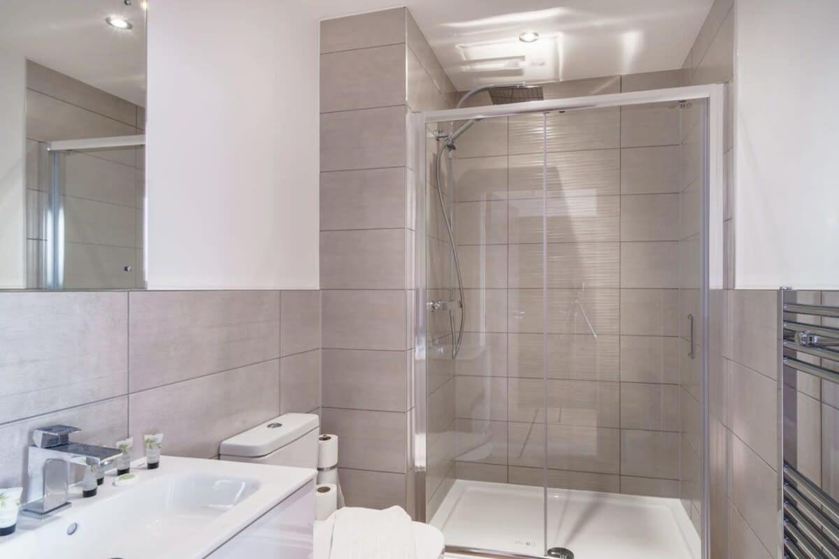 Zeni, Alexandra Rise Sleek Manchester