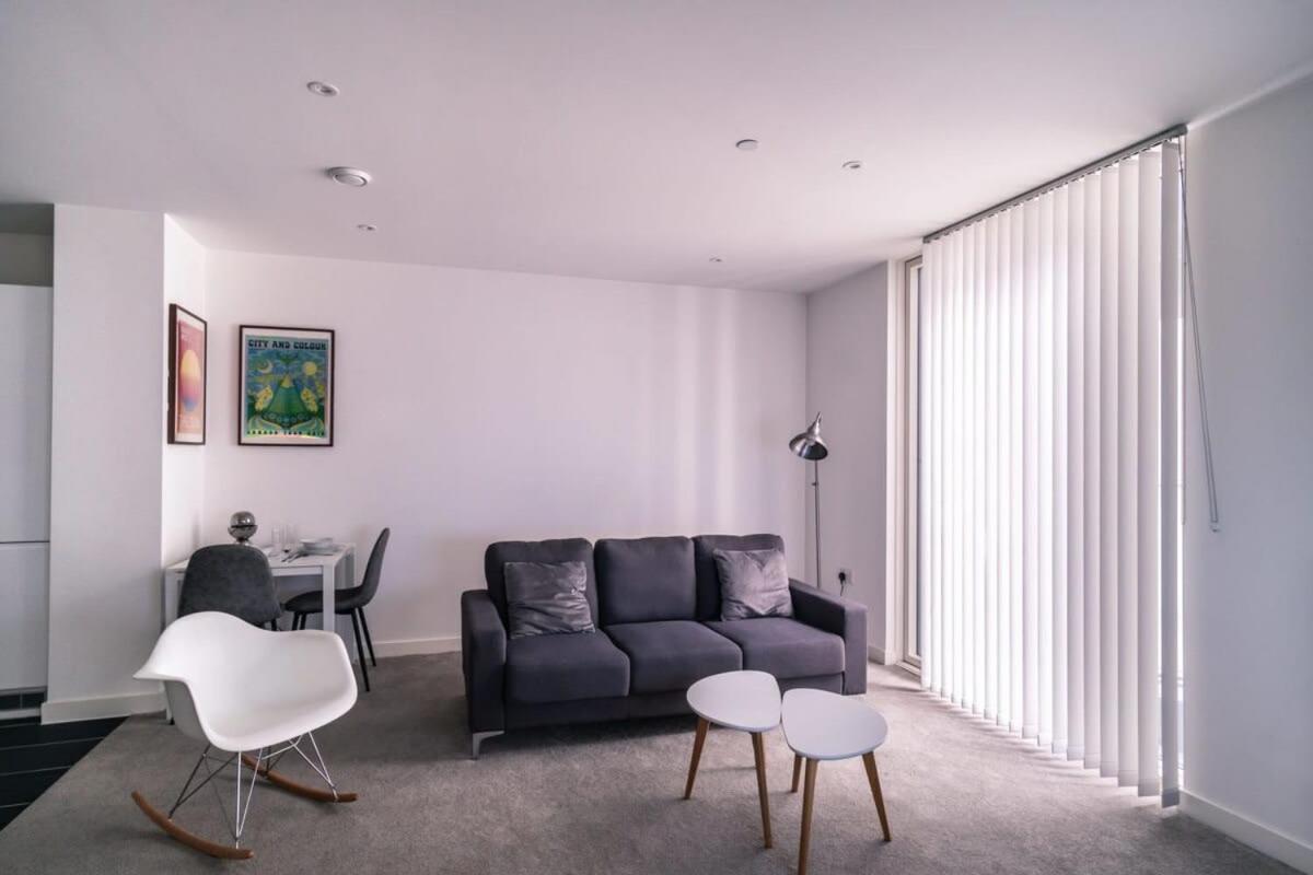 Spacious 1 Bed In Apartment Manchester