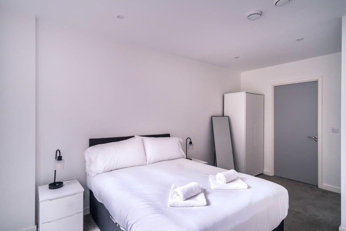 Spacious 1 Bed In *