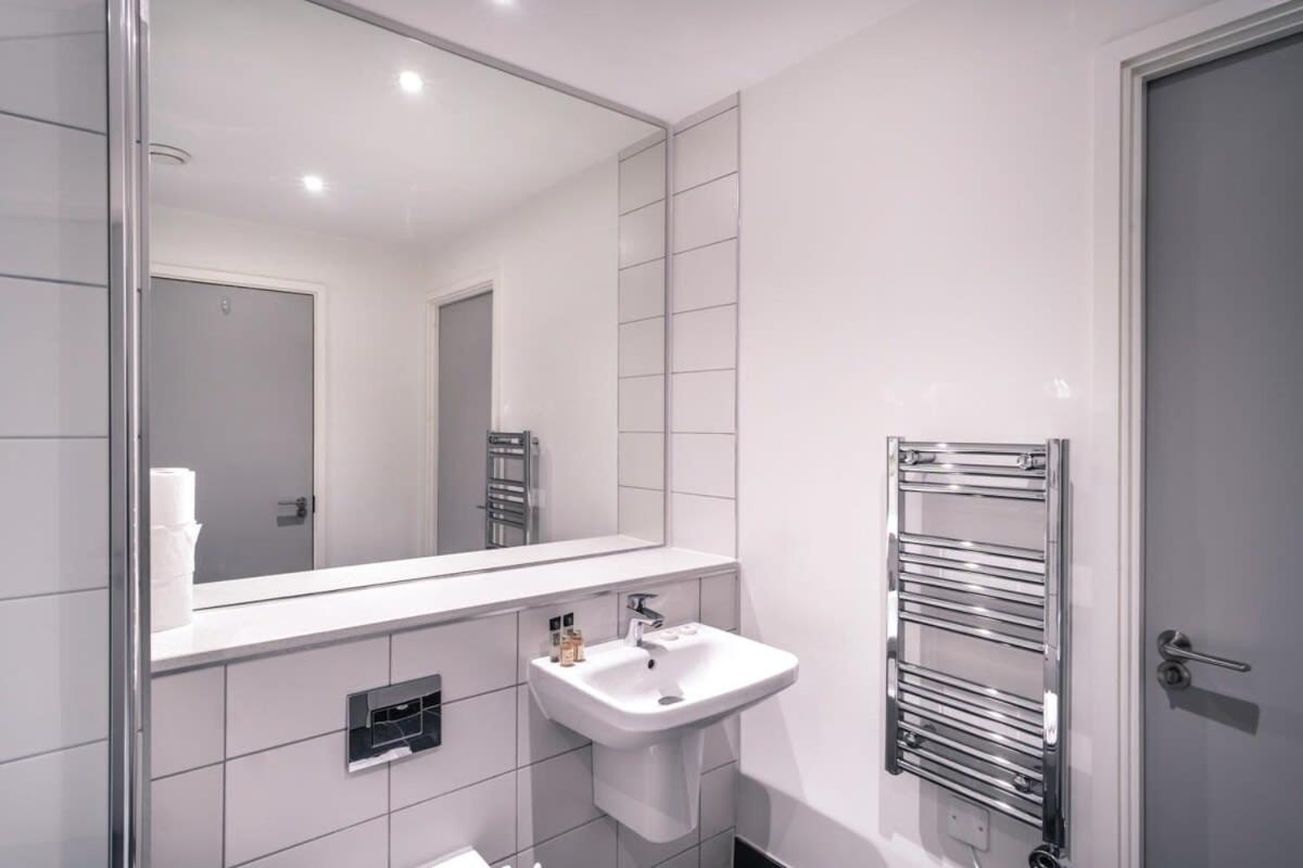 Spacious 1 Bed In *