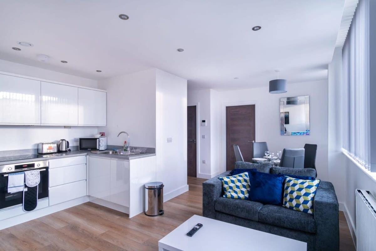 Stayzeni, Alexandra Rise Lovely 1 Bed Apartment Manchester