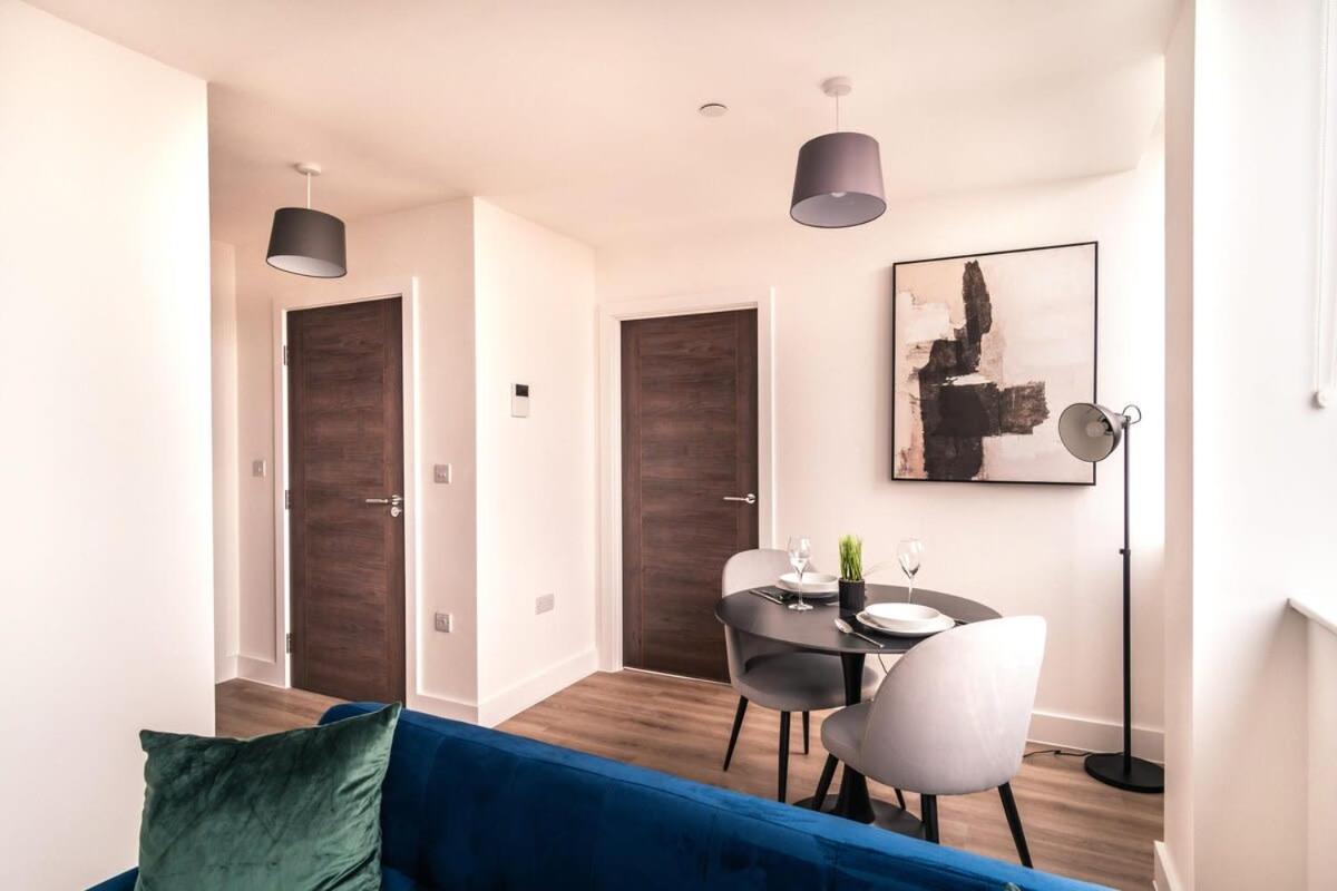 Stayzeni, Alexandra Rise Cool 1 Bed Apartment