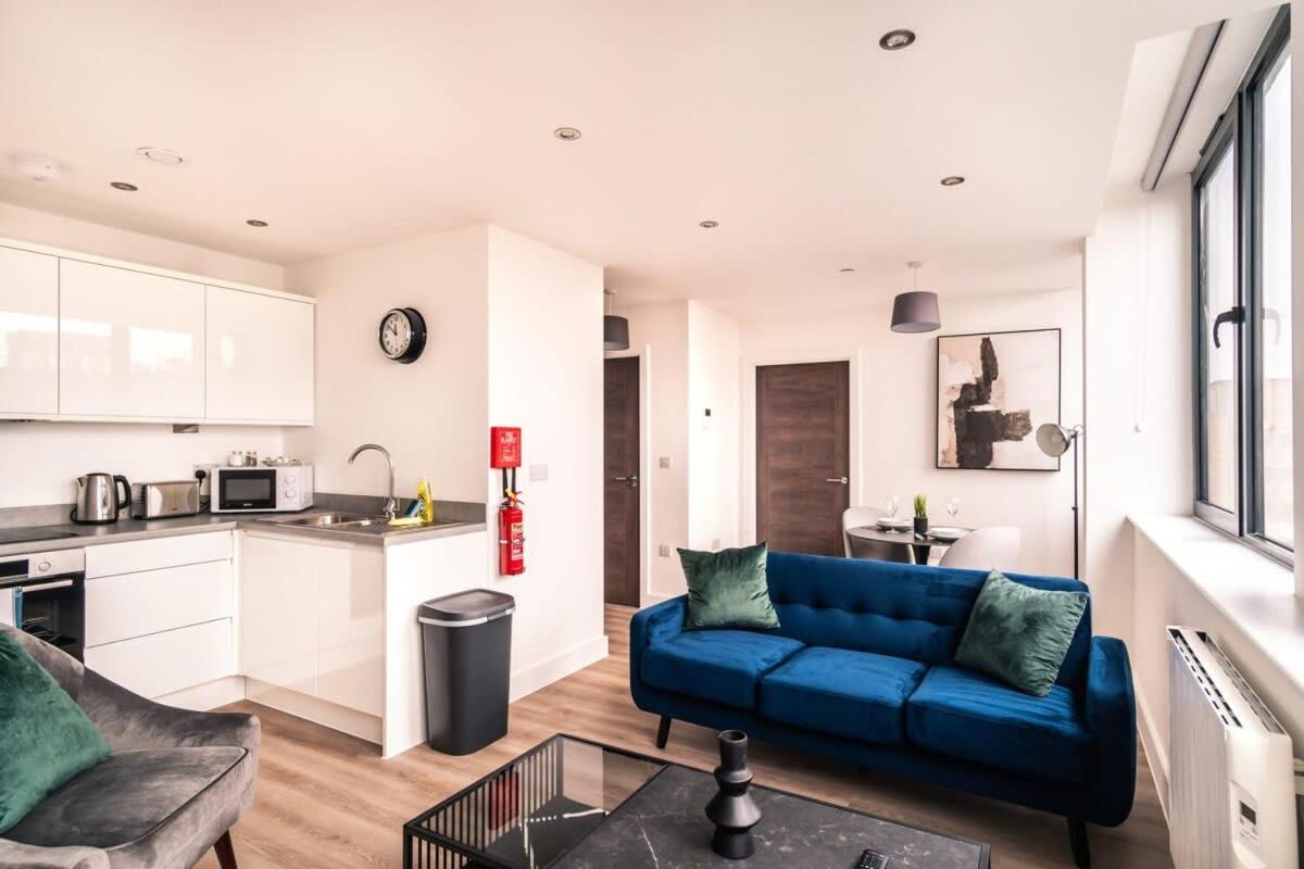 Stayzeni, Alexandra Rise Cool 1 Bed Apartment *