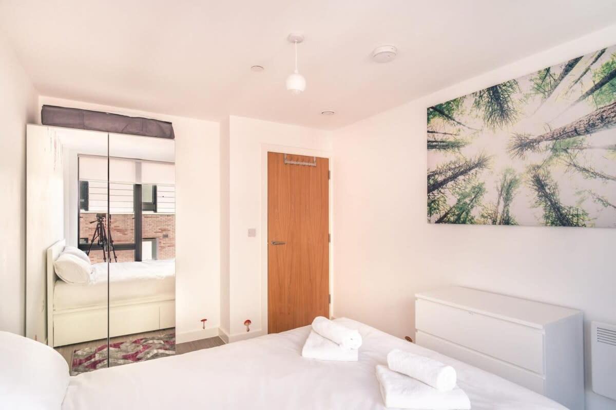 Spacious & Modern 1 Bed Apartment *