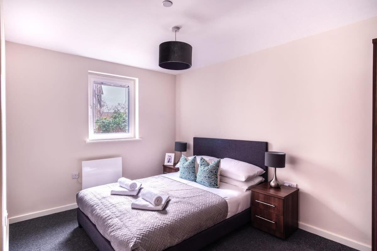 Modern & Spacious 2 Bed In *