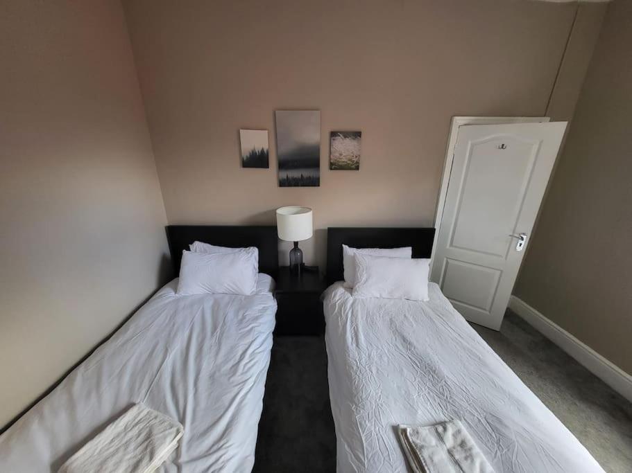 Apartment 4 Bedroom House, 8 Min To City! *