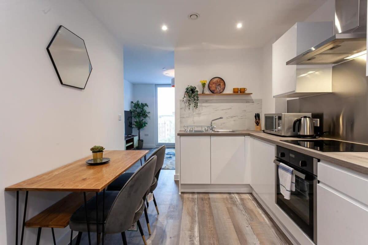 Stunning 2 Bed Flat 5min To Old Trafford Stadium