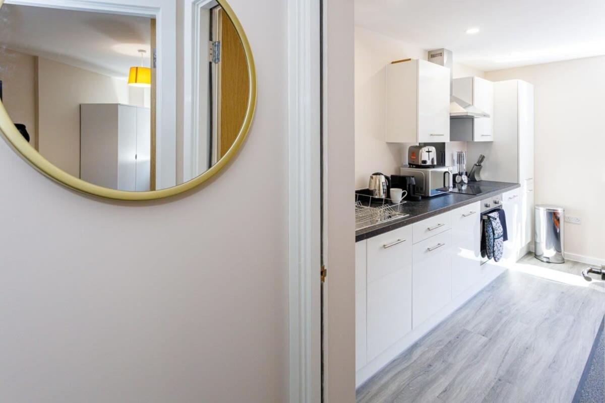 Fantastic 1 Bedroom Apartment *