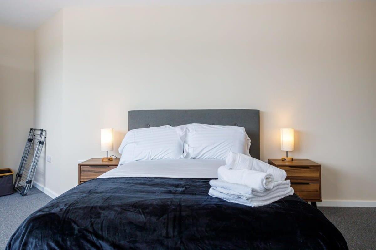 Stylish And Bright 2 Bedroom Apartment