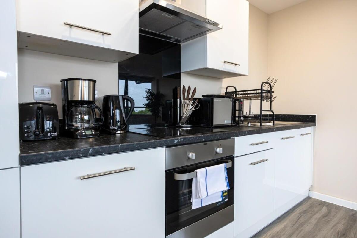 Lovely 2 Bedroom Modern *