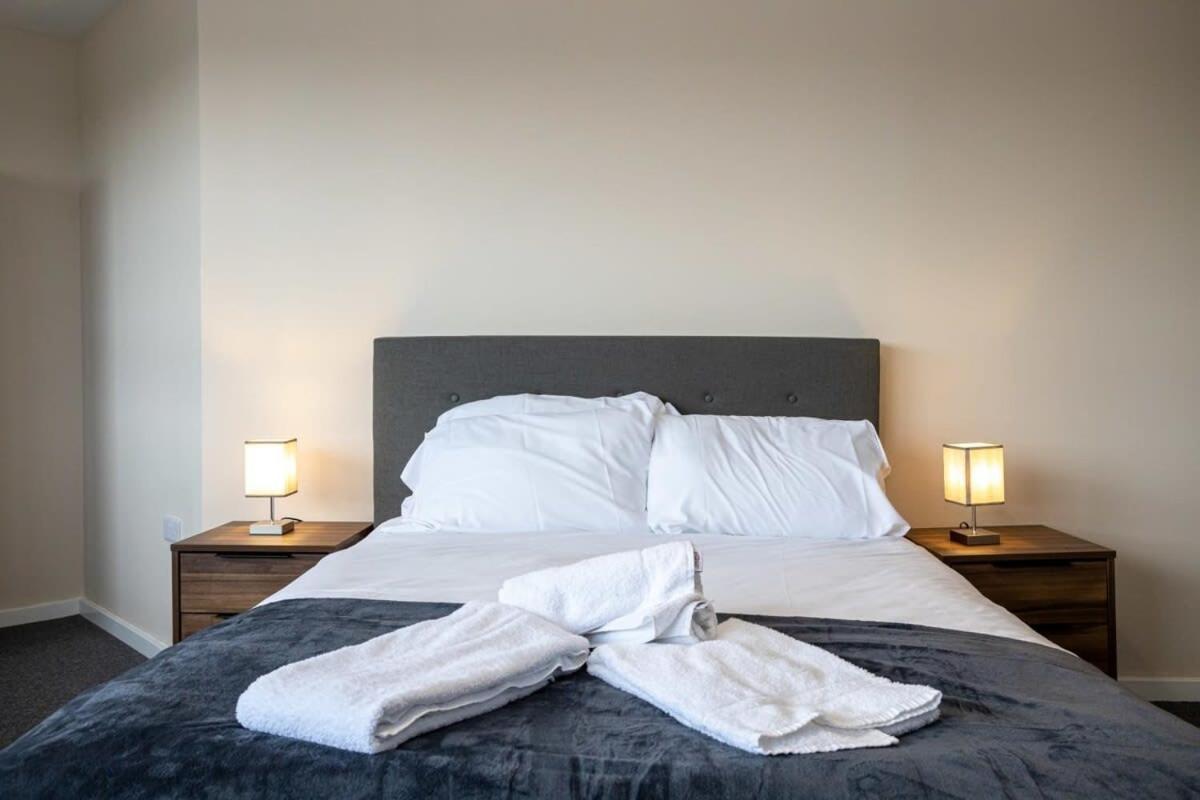 Lovely 2 Bedroom Modern Apartment