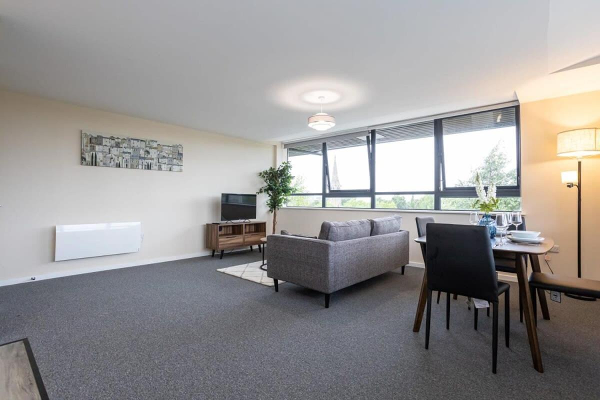 Lovely 2 Bedroom Modern Apartment