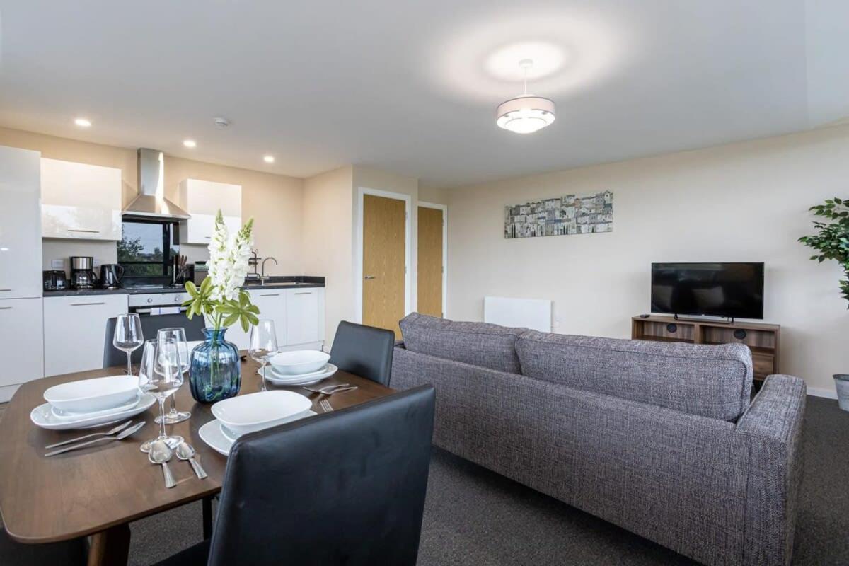 Lovely 2 Bedroom Modern Apartment