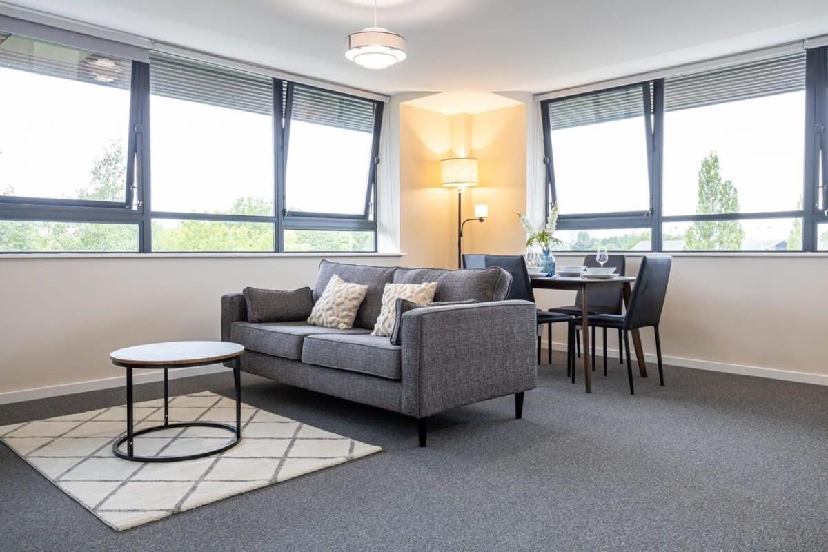 Lovely 2 Bedroom Modern Apartment