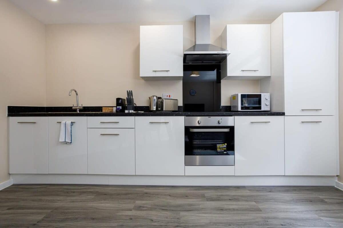 Apartment Stylish And Modern 1 Bedroom *