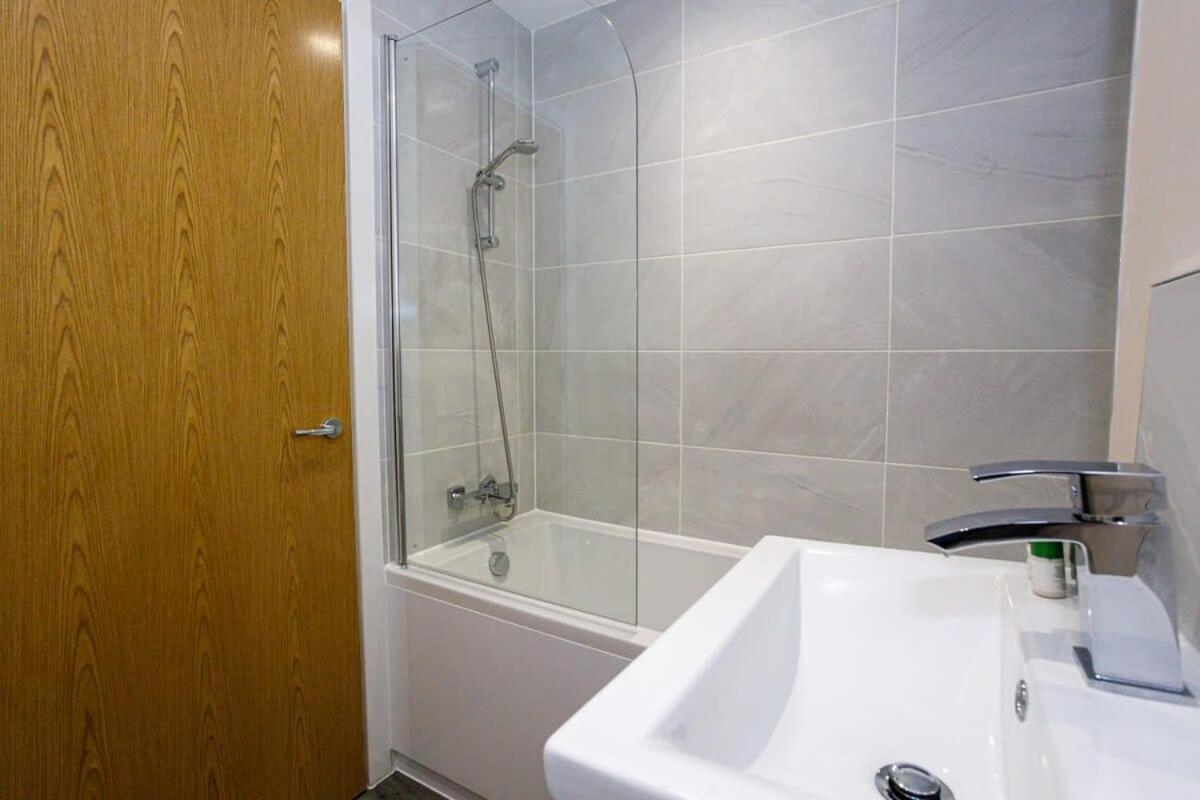 Apartment Stylish And Modern 1 Bedroom