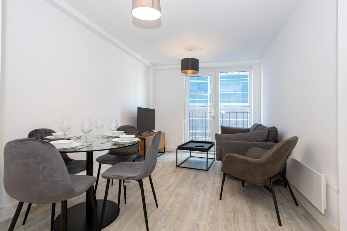 Smart 1 Bedroom In Salford Apartment *