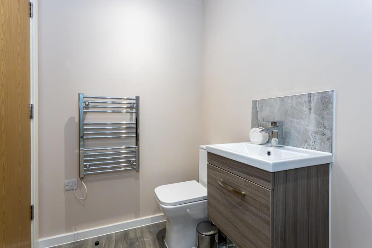 Bright & Modern 1 Bedroom *