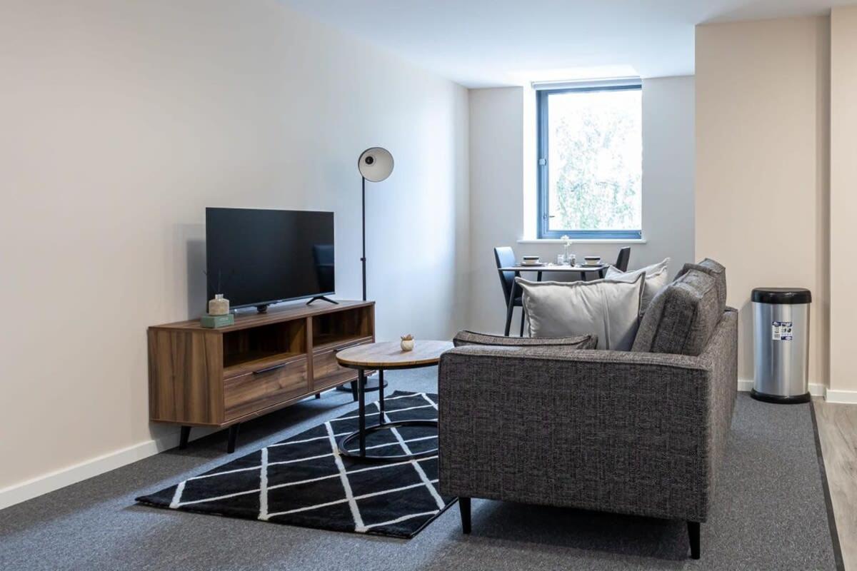 Bright & Modern 1 Bedroom Apartment *