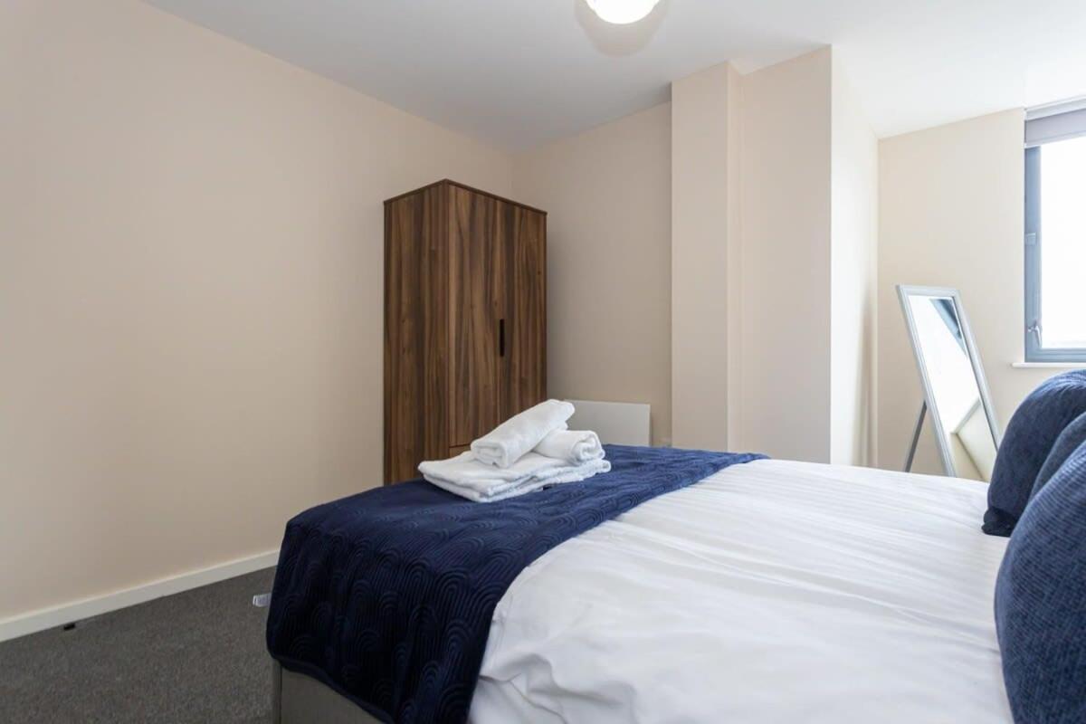 Modern & Bright 1 Bedroom Salford