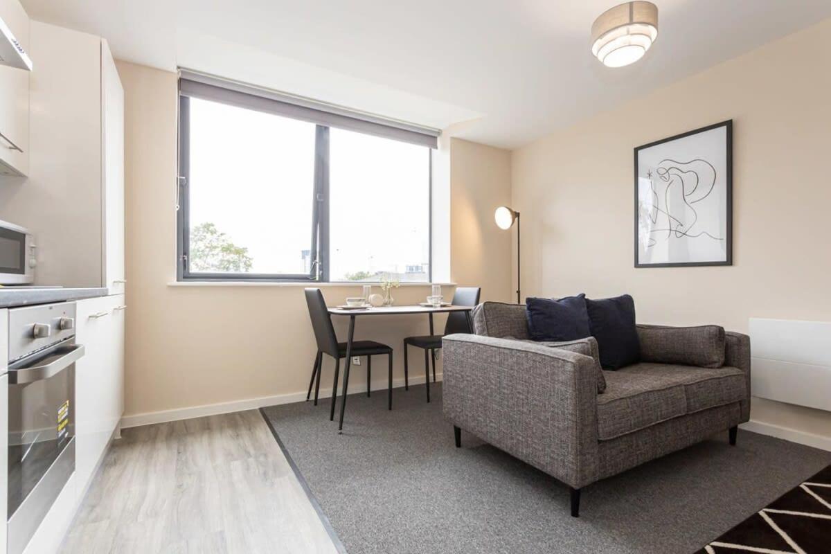 Apartment Modern & Bright 1 Bedroom Salford *