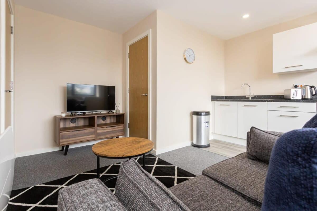 Modern & Bright 1 Bedroom Salford