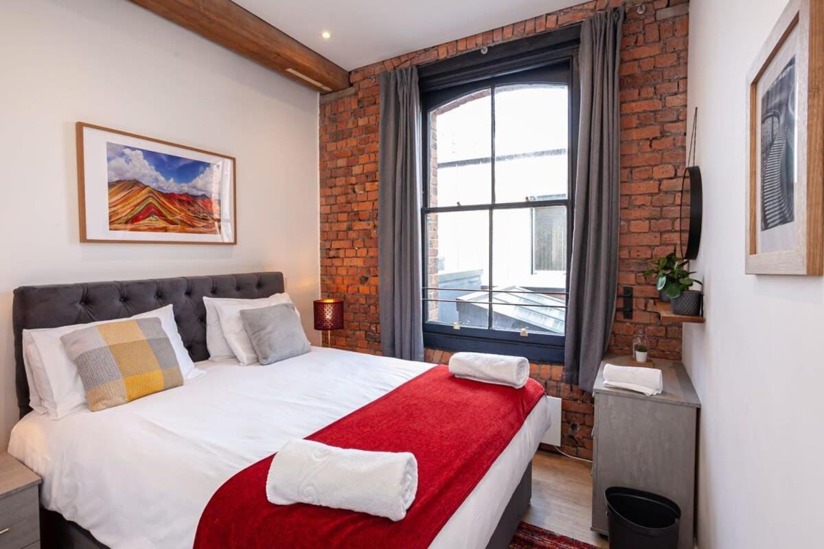 Superb 2bed 2bath 5min Walk To Victoria Station Manchester