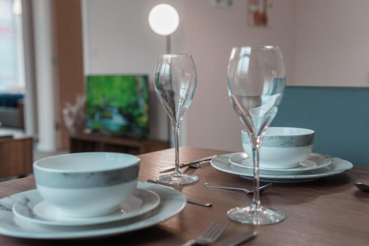 Apartment Contemporary 2 Bed - Sleeps 4 *