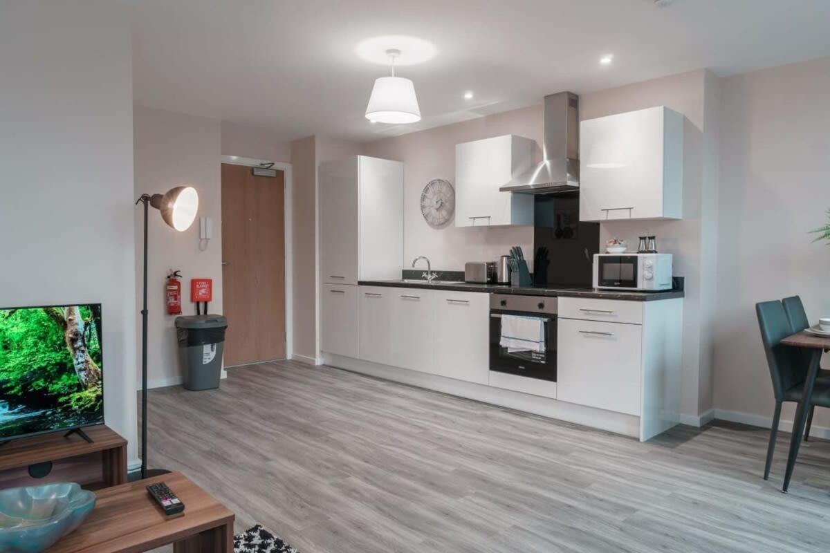 Contemporary 2 Bed - Sleeps 4 Apartment *