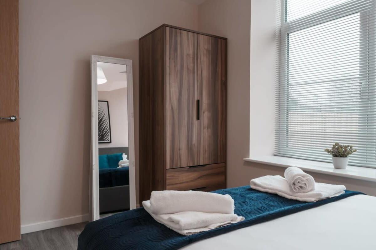 Contemporary 2 Bed - Sleeps 4 Apartment *