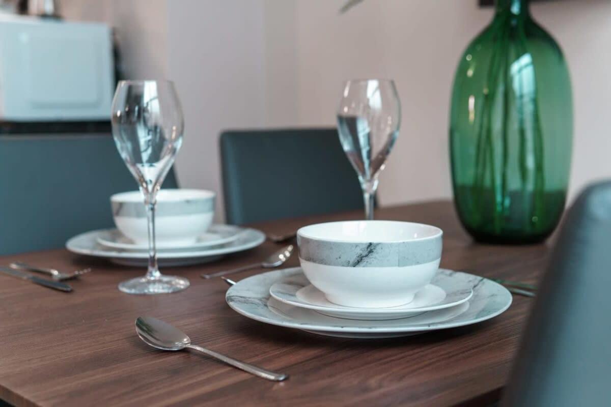 Contemporary 2 Bed - Sleeps 4 Apartment Manchester