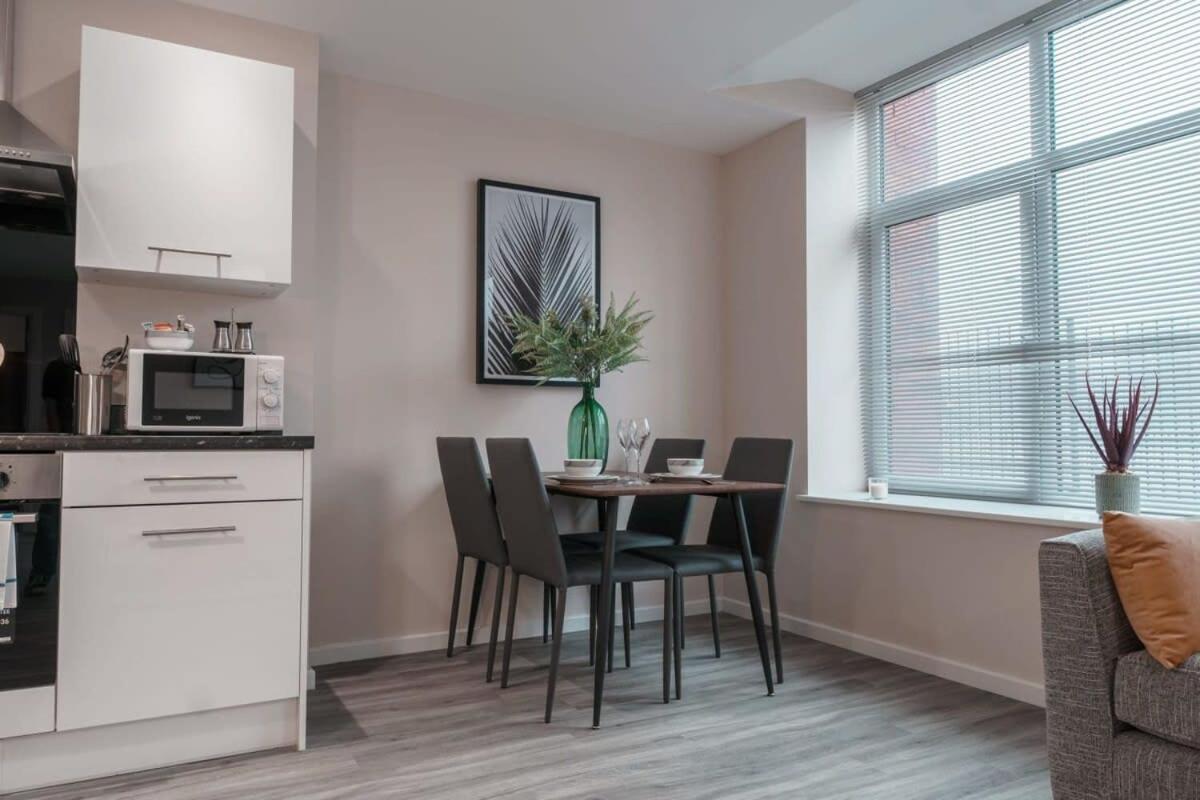 Contemporary 2 Bed - Sleeps 4 Manchester