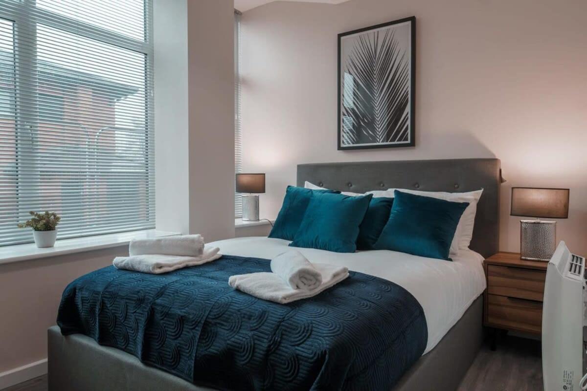 Contemporary 2 Bed - Sleeps 4 Apartment Manchester
